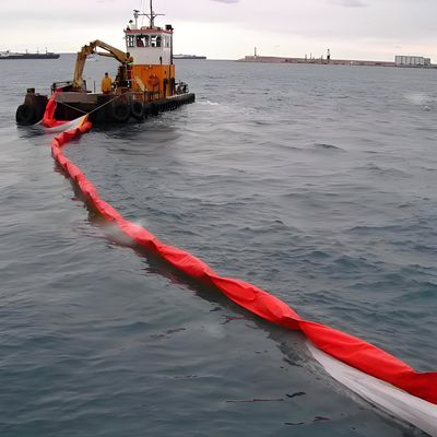 池/湖の管理および緊急発生時の流出対策において,水路を浮き泥のカーテンで保護する